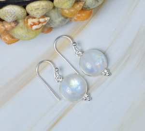 Joyería de excelente calidad, Plata de Ley 925, piedra lunar arcoíris blanca Natural, piedra preciosa de corte redondo con pendientes de gancho de cuentas de plata - Product Image 2