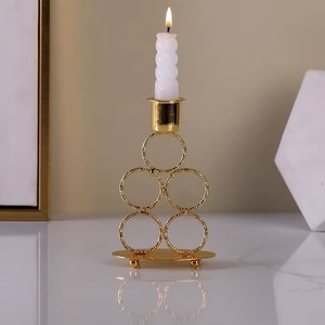 ¡OFERTA DE DESCUENTO! La intrincada soldadura de un candelabro de metal de anillo hecho a mano muestra los detalles de devoción de los artesanos - Product Image 5