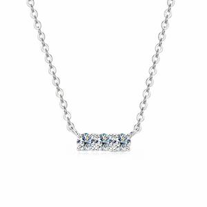 Collar de Barra de Moissanita de 3.75mm, Plata de Ley 925, Collar con Colgante de 3 Piedras con Corte Brillante, Cadena Delicada, Joyería para Mujer - Product Image 2