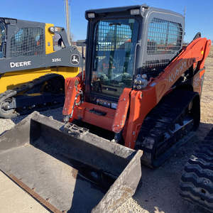 Chargeuse compacte Kubota 65-2 haute performance avec attache rapide hydraulique, roues robustes et puissance diesel fiable - Product Image 2