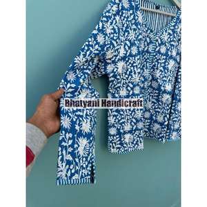 Veste en coton matelassé fait à la main pour femme avec motif floral vêtements respirants toutes saisons cadeau de mode de Noël - Product Image 4