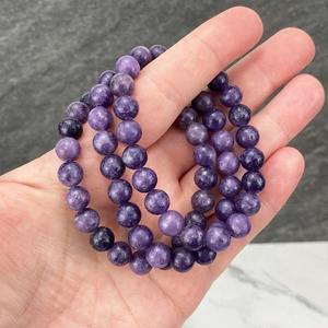 Pulsera de piedras preciosas de lepidolita de excelente calidad, joyería de cristal de lavanda para curación emocional y equilibrio espiritual a la venta - Product Image 3
