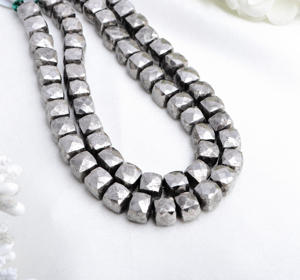 ลูกปัดพลอยไพไรต์เงินธรรมชาติทรงกล่องเจียระไนแบบอินเดีย สำหรับทำเครื่องประดับชั้นดี - Product Image 5