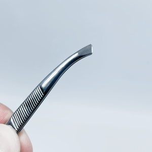 Pince à sourcils professionnelle en acier inoxydable en forme de hockey de haute qualité avec pointe polie couleur et logo personnalisables pour les filles - Product Image 5