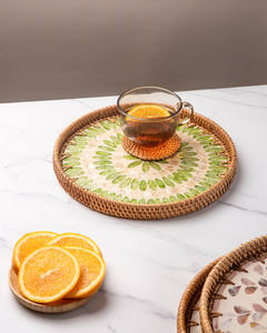 Attrayant fait à la main décoratif nacre incrustation capiz avec plateau de service rond en rotin par Thien Thanh - Product Image 2