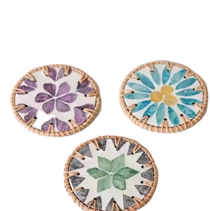 Assiette en rotin écologique TUYET DUNG, design floral classique, tissée à la main, décoration et cadeau de fête, fabriqué au Vietnam - Product Image 1