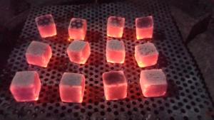 Sachez que vous pouvez trouver un excellent rapport qualité-prix sur le charbon de coco pour narguilé en forme de cube, briquettes de charbon actif pour chicha. - Product Image 2