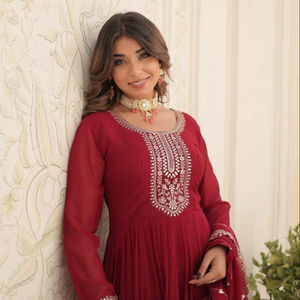 Salwar de Georgette para Fiesta con Dupatta, Vestido Étnico Largo Bordado de Diseñador para Mujer - Product Image 1