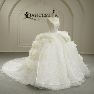 Robe de mariée vintage GT26059 à col bateau, coupe Empire, motif dentelle, style robe de bal, avec traîne chapelle et fleurs 3D en cristal - Product Image 2