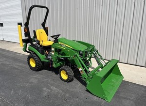 Chargeuse sur pneus compacte d'occasion avec godet frontal 4x4, mini-chargeuse pour travaux agricoles et de construction - Product Image 6