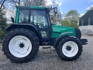 รถแทรกเตอร์ Valtra 6750 มือสอง 90 แรงม้า เกียร์ธรรมดา ห้องโดยสารปิด สำหรับงานเกษตรกรรม - Product Image 6