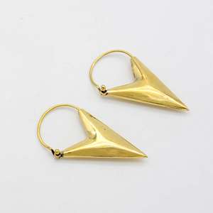 Aros de Latón en Forma de V Estilo Bohemio - Regalo Hecho a Mano para Mujeres y Hombres - Product Image 1