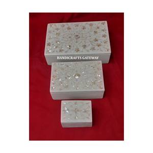 Hermosa Caja Decorativa Hecha a Mano con Incrustaciones de Mármol y Madreperla, Diseño Elegante para el Hogar, Multiusos y para Guardar Joyas - Product Image 1
