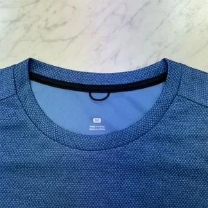 Camiseta de poliéster ligera que absorbe la humedad Camiseta de entrenamiento transpirable para hombres - Product Image 4
