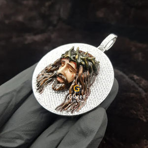 Impressionnant pendentif Jésus de style Hip Hop en or blanc 10 carats et entièrement clouté de diamants ronds de Moissanite taillés en brillant - Product Image 2