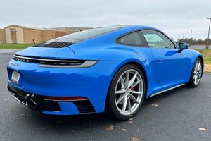 Porsche 911 Carrera 4S Coupé Twin-Turbo Flat-6 d'occasion propre, modèle 2022 - Product Image 3