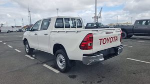 BEST SELLING 2026 Tyotttaa Hilux Crew Cab Standard Plus 4WD 2.4L - Product Image 2