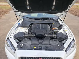 TOP SELLING 2014 Jaguar XJR L, V8 suralimenté de 550 ch, Pack d'éclairage, Non modifié - Product Image 5