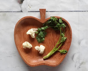 Vente en gros d'assiettes de noix de coco décoratives artisanales plats en bois naturel avec des formes assorties pour les occasions de fête - Product Image 6