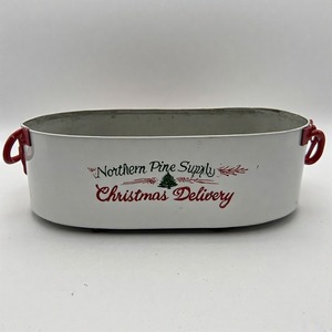 Maceta decorativa Evergreen Whispers para Flores Navideñas elaboradas en metal texturizado para acentos festivos de jardín - Product Image 1