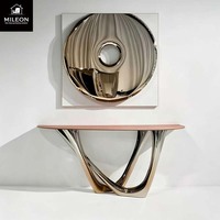 Table console en acier inoxydable à dégradé torsadé, plateau en marbre rose, table de décoration moderne de luxe pour l'entrée