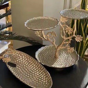 Plateau en aluminium métallique bicolore pour la décoration de table des maisons modernes plateau de cadeaux organisateur d'entrée ou accent élégant de salon - Product Image 2