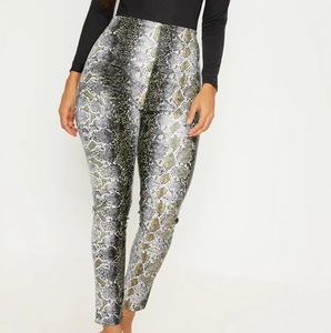 Pantalon en cuir à motif serpent rouge, service OEM personnalisé, faible MOQ, pantalon large, pantalon en cuir rouillé pour femmes, respirant - Product Image 3