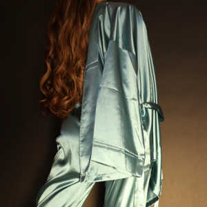 Traje de Baño Lumija para Mujer, Blazer Cruzado de Satén de Seda Verde Mar con Elegantes Detalles de Perlas - Product Image 3