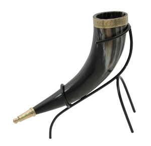 Corne à boire en véritable corne de buffle fabriquée à la main par des artisans indiens avec un support en fer, au design moderne et durable, en corne naturelle. - Product Image 1