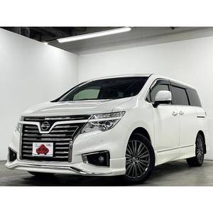 Nissan Elgrand 2019, minivan à conduite à droite - Product Image 1