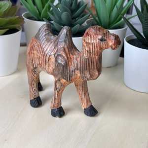 Scultura in Legno di Cammello Art Deco YEEYAYA, Statua e Statuette in Ottone Intagliate a Mano per Decorazione Ufficio, Casa e Ambienti - Product Image 6