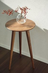 Smooth finished mango wood <b>side</b> <b>table</b> with minimalist curves ideal for compact areas and clean interior lines - Product Image 4