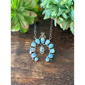 Collier Naja en turquoise et argent sterling, objet de collection culturelle de Marie Tsosie Golden Hill - Product Image 1