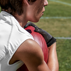 Gants de sport avec logo personnalisé Nouveau récepteur de paume en silicone antidérapant Fermeture au poignet Jeunes Adultes Football américain QST INTERNATIONAL - Product Image 2