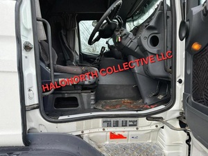 Camión de Transporte de Plataforma Plana Scania 124 L 360 de 1999, Camión de Remolque con Plataforma Hidráulica para Transporte de Vehículos - Product Image 5