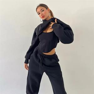 Vente en gros Ensemble de survêtements 3 pièces pour femmes, sweat à capuche et pantalon de jogging et haut court, tenue de sport décontractée et de détente - Product Image 2