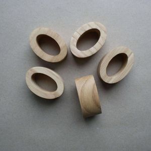 Elegante Anillo para Servilletas de Madera Diseñado para Bodas, Fiestas y Cenas, que Agrega un Toque Decorativo a la Mesa - Product Image 1