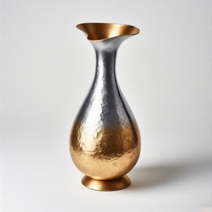 Vase de sol ou de table LustroBloom en fer plaqué or vintage, motif floral en relief, pour décoration intérieure, pièce maîtresse décorative - Product Image 5