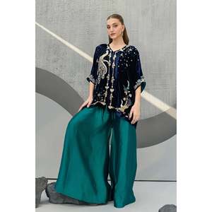 <b>Feathers</b> Winter <b>Top</b> with Three-Quarter Sleeves - Product Image 1
