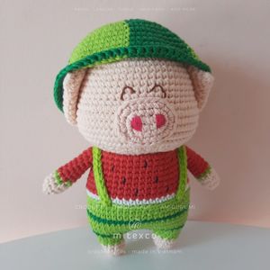 Muñeco de cerdito de algodón tejido a crochet, juguete amigurumi suave hecho a mano |   Cerdito de Peluche Rosa para Cuarto de Niños y Regalos - Product Image 3