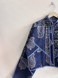 Chaqueta Corta Acolchada Estilo Boho para Mujer, Hecha a Mano con Tela Kantha Indigo Vintage - Product Image 3