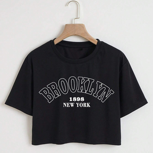 Tops cortos básicos de manga corta con cuello redondo y serigrafía gráfica para mujer - Product Image 2