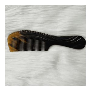 Peine de Cuerno de Búfalo Hecho a Mano para un Cabello sin Enredos, Ideal para Uso Diario y Estilistas Profesionales - Product Image 1
