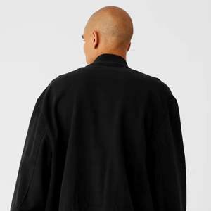 Veste universitaire à la mode pour hommes avec corps en laine et manches en cuir, veste Letterman rétro élégante pour streetwear et tenue décontractée - Product Image 6