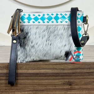Sac bandoulière en cuir de vachette de qualité supérieure fait à la main, motif à carreaux, pochette à poignet, sac bandoulière bohème, pochette pour femmes - Product Image 1
