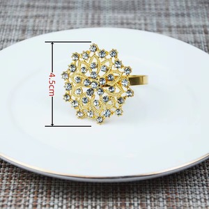 Porte-rond de serviette en or fabriqué à la main avec des détails en cristal pour les fêtes de mariage élégantes Hotel Dining Premium Look - Product Image 5