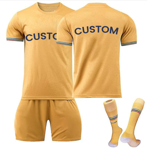 Vente en gros d'uniformes de football en polyester bon marché personnalisés pour adultes shorts de football respirants ensembles d'entraînement pour hommes conception par sublimation - Product Image 3