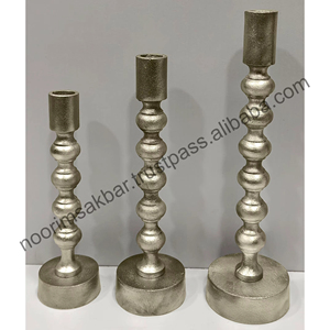 Ensemble élégant de 3 bougeoirs en métal noir nickelé imprimé personnalisable Décoration de table de Noël pour les cérémonies religieuses de mariage - Product Image 4