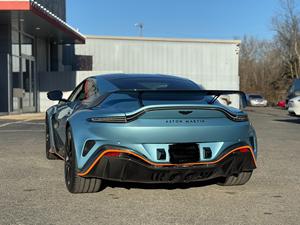 Aston Martin Vantage V12 AWD 2023, transmission intégrale, moteur 5,2 L 12 cylindres, boîte automatique, coupé - Product Image 2
