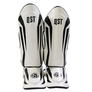 Protège-tibias de Muay Thai en cuir pour la protection professionnelle, légers et ajustables avec fermeture auto-agrippante pour le Kickboxing, le MMA et la Boxe - Vente en gros - Product Image 1